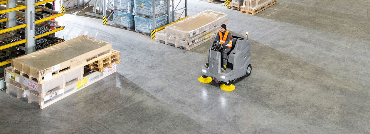 Fel&uuml;lős seprő- &eacute;s seprő-sz&iacute;v&oacute;g&eacute;pek