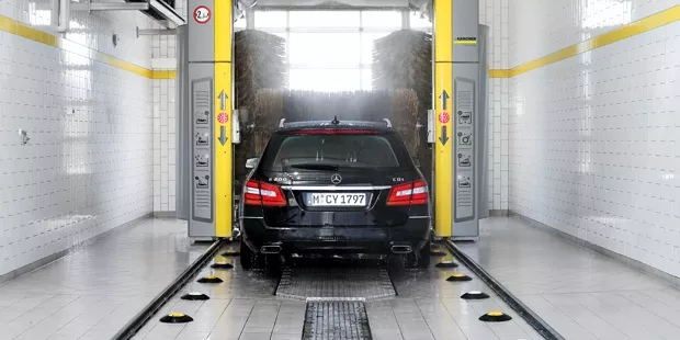 Szem&eacute;lyg&eacute;pj&aacute;rműmos&oacute;-berendez&eacute;sek