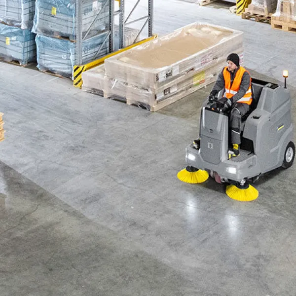 Fel&uuml;lős seprő- &eacute;s seprő-sz&iacute;v&oacute;g&eacute;pek