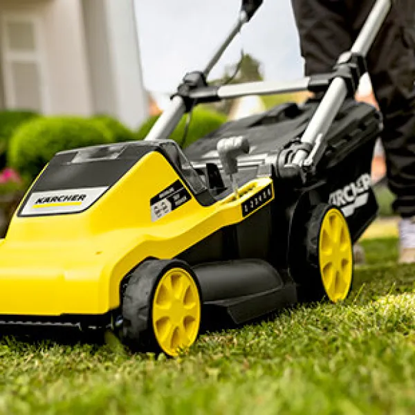 Akkumul&aacute;toros fűny&iacute;r&oacute;