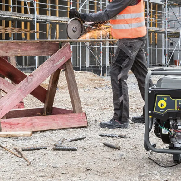 Gener&aacute;torok &eacute;s szennyezettv&iacute;z szivatty&uacute;k