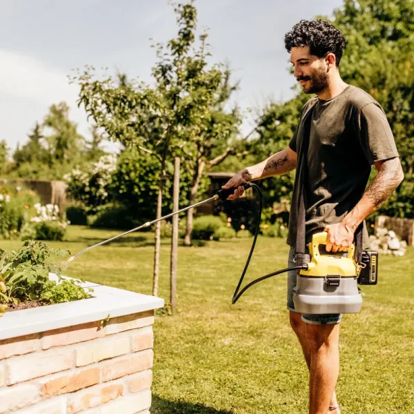 Akkumul&aacute;toros permetező