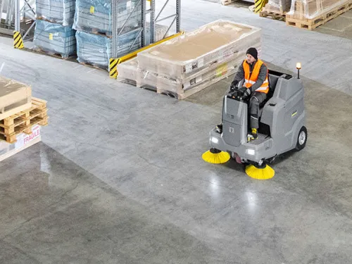 Fel&uuml;lős seprő- &eacute;s seprő-sz&iacute;v&oacute;g&eacute;pek