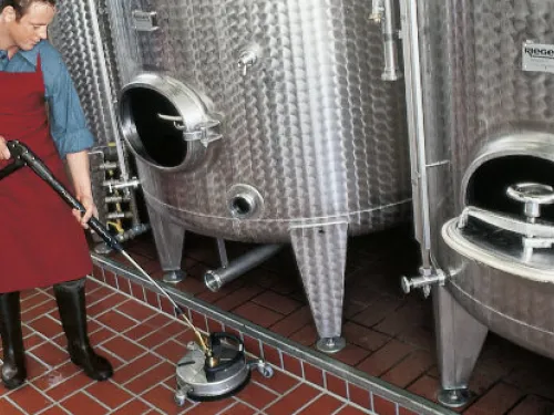 Melegv&iacute;z gener&aacute;torok