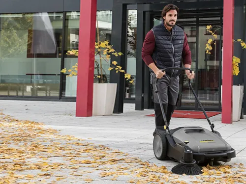 K&eacute;zzel vezetett seprőg&eacute;pek