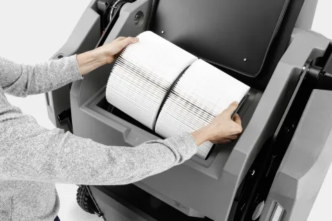 K&auml;rcher Seprő-porsz&iacute;v&oacute; KM 100/120 R Bp Pack 160Ah Li+FC