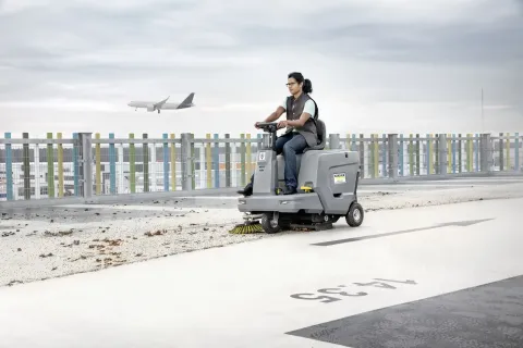 K&auml;rcher Seprő-porsz&iacute;v&oacute; KM 85/50 R Bp Pack 80Ah Li+FC