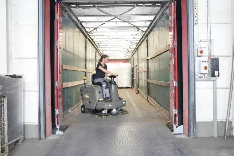 K&auml;rcher Seprő-porsz&iacute;v&oacute; KM 85/50 R Bp Pack 80Ah Li+FC