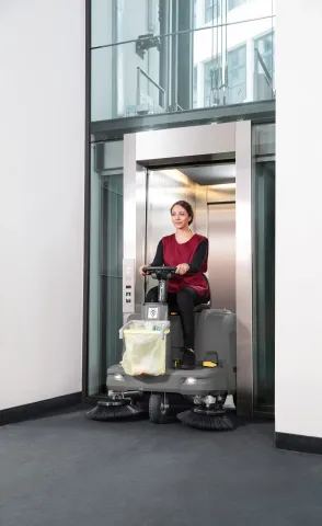 K&auml;rcher Seprő-porsz&iacute;v&oacute; KM 85/50 R Bp Pack 80Ah Li+FC