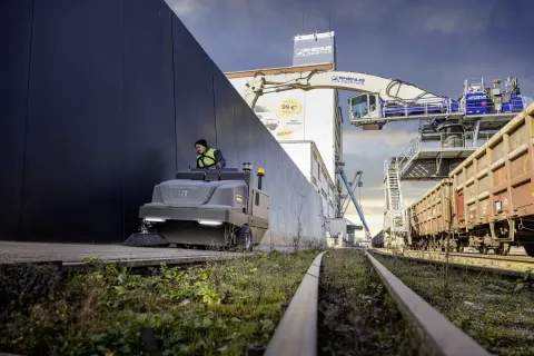 K&auml;rcher Seprő-porsz&iacute;v&oacute; KM 130/300 RI D