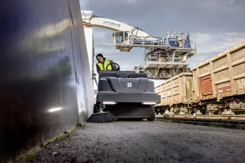 K&auml;rcher Seprő-porsz&iacute;v&oacute; KM 130/300 RI D