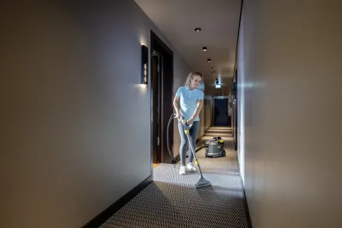 K&auml;rcher Permetextrakci&oacute;s tiszt&iacute;t&oacute; Puzzi 8/1 C *EU padl&oacute;fejjel