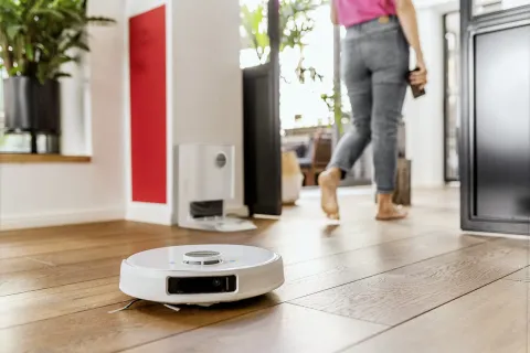 K&auml;rcher Robotporsz&iacute;v&oacute; felmos&oacute; funkci&oacute;val RCV 5 Comfort