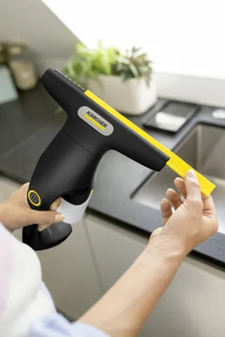 K&auml;rcher Ablaktiszt&iacute;t&oacute; WV 1 Compact Extra+ Black