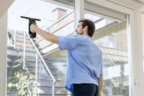 K&auml;rcher Ablaktiszt&iacute;t&oacute; WV 2 Universal Precision+ Black