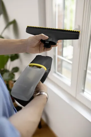 K&auml;rcher Ablaktiszt&iacute;t&oacute; WV 2 Universal Precision+ Black