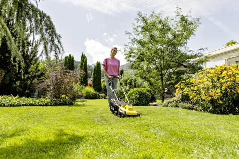 K&auml;rcher Akkumul&aacute;toros fűny&iacute;r&oacute; LMO 2-18