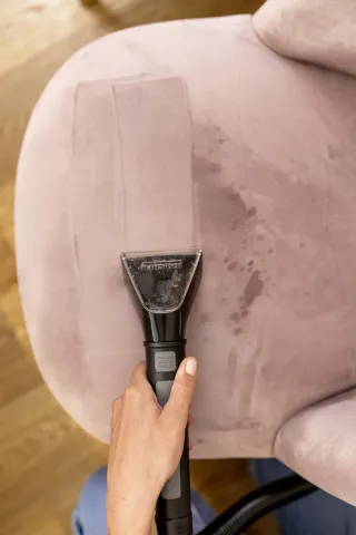 K&auml;rcher Szőnyeg- &eacute;s k&aacute;rpittiszt&iacute;t&oacute; SE 2 Spot