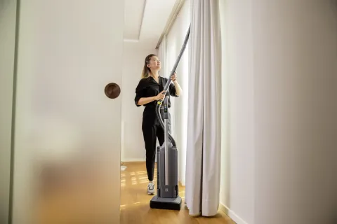 K&auml;rcher Akkumul&aacute;toros &aacute;ll&oacute; kef&eacute;s porsz&iacute;v&oacute; CV 30/2 Bp Adv