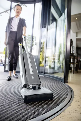 K&auml;rcher Akkumul&aacute;toros &aacute;ll&oacute; kef&eacute;s porsz&iacute;v&oacute; CV 30/2 Bp