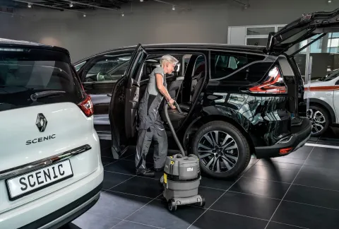 K&auml;rcher Akkumul&aacute;toros nedves &eacute;s sz&aacute;raz porsz&iacute;v&oacute; NT 22/1 Ap Bp L