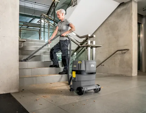 K&auml;rcher Akkumul&aacute;toros nedves &eacute;s sz&aacute;raz porsz&iacute;v&oacute; NT 22/1 Ap Bp L