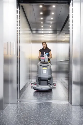 K&auml;rcher S&uacute;rol&oacute;-sz&iacute;v&oacute;g&eacute;p BD 50/55 W Bp Pack 115Ah