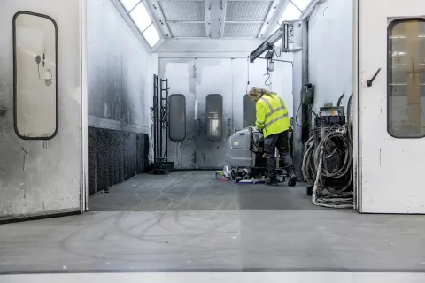 K&auml;rcher S&uacute;rol&oacute;-sz&iacute;v&oacute;g&eacute;p BR 85/100 W Classic Bp Pack 285Ah