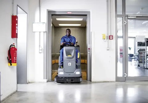 K&auml;rcher S&uacute;rol&oacute;-sz&iacute;v&oacute;g&eacute;p B 110 R Bp Pack 170Ah+DOSE+R75+Fleet