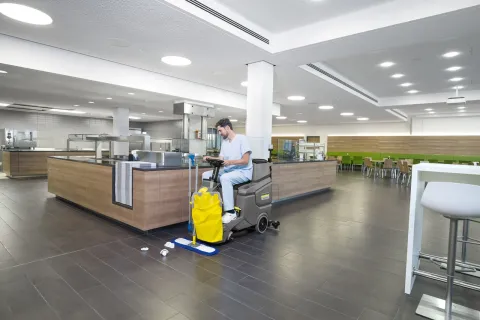 K&auml;rcher S&uacute;rol&oacute;-sz&iacute;v&oacute;g&eacute;p BD 50/70 R Classic Bp Pack 80Ah Li+FC